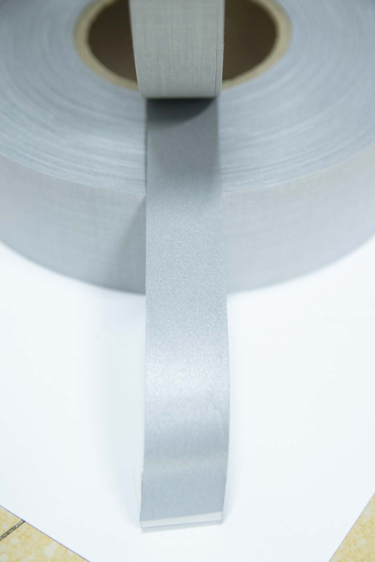 Phản quang Poly TC chống cào 2,5cm x 100m