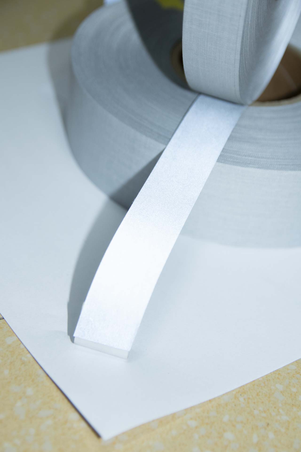 Phản quang Poly TC chống cào 2,5cm x 100m