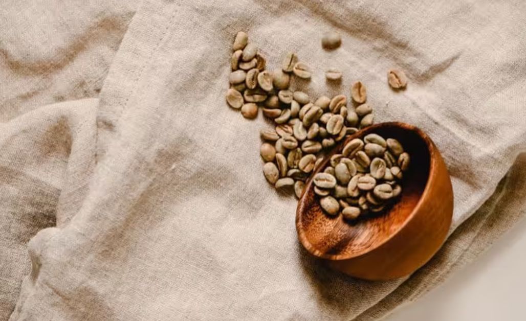 Vải cà phê là một loại vải tái chế sinh học được sản xuất từ bã cà phê và chai nhựa PET tái chế. 