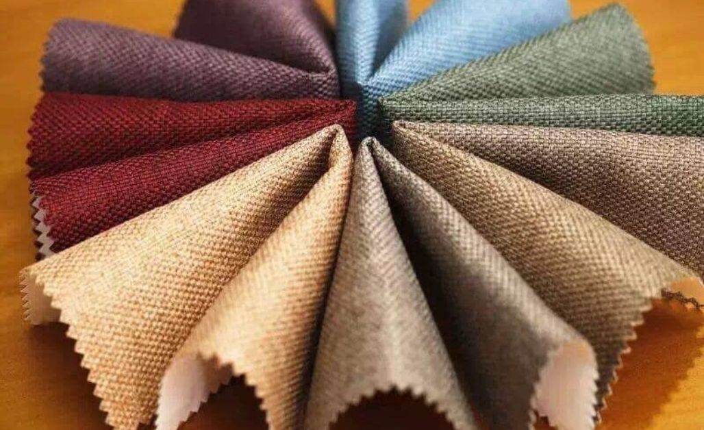 Vải canvas có cấu trúc dệt chặt chẽ và các sợi lớn, vải cực kỳ bền bỉ và có khả năng chịu lực, chống mài mòn tốt.
