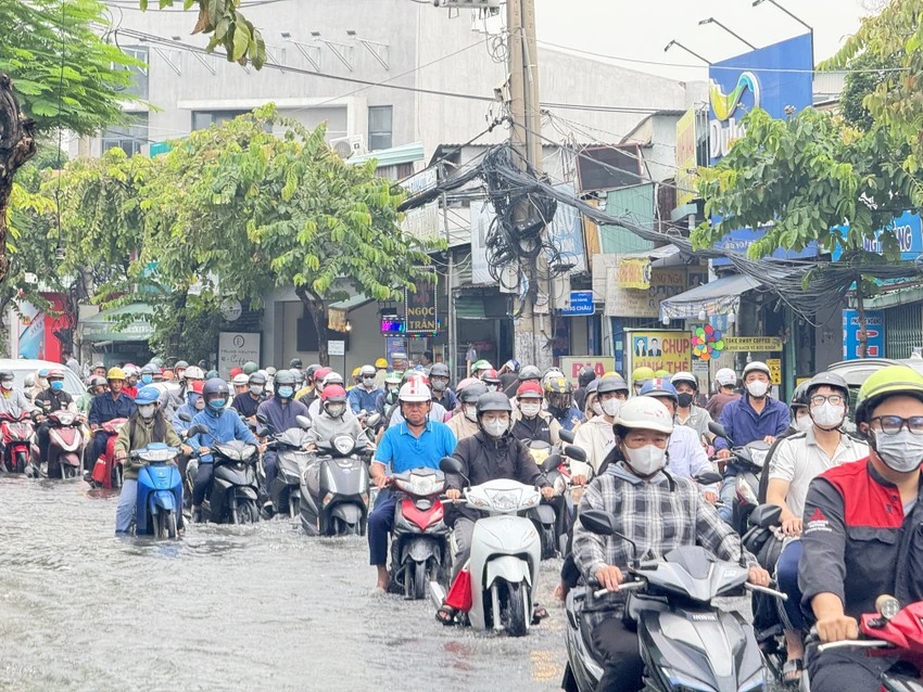 Đường Kha Vạn Cân từ chợ Thủ Đức đến đường Phạm Văn Đồng