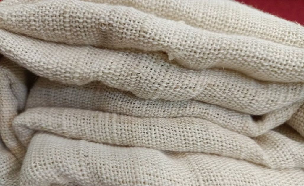 Sợi vải dứa được đánh giá cao nhờ nhiều đặc tính ưu việt: cường lực cao, kháng khuẩn tự nhiên và đặc biệt là thân thiện môi trường do sản xuất từ phế phẩm nông nghiệp.