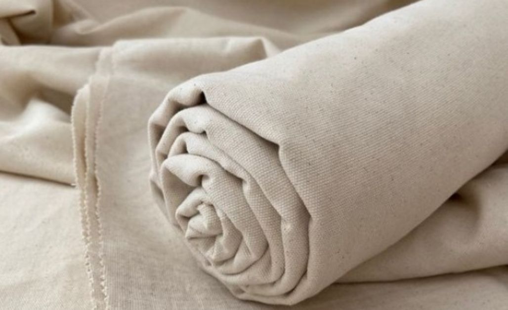 Định lượng vải (GSM) của Cotton Khô thường dao động từ khoảng 150 GSM đến 250 GSM, tùy thuộc vào mục đích sử dụng