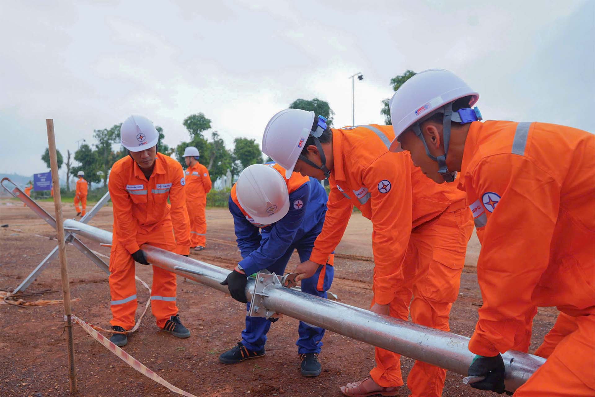 Đồng phục công nhân ngành điện lực