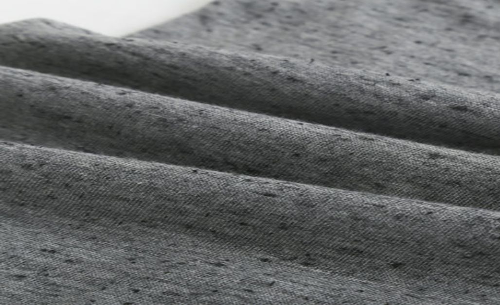 Cotton Melange thường dùng để may áo thun, áo polo, sơ mi, váy và quần jean mang phong cách trẻ trung, hiện đại. 