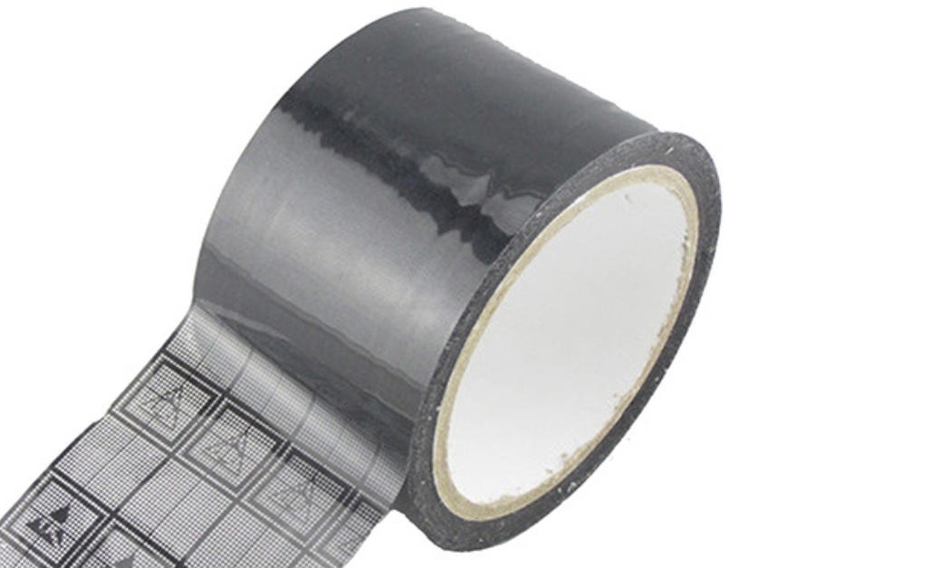 Băng keo chống tĩnh điện, hay còn được gọi là ESD tape (Electrostatic Discharge tape), là loại băng keo chuyên dụng có khả năng ngăn chặn và giảm thiểu hiện tượng tĩnh điện trên bề mặt. 