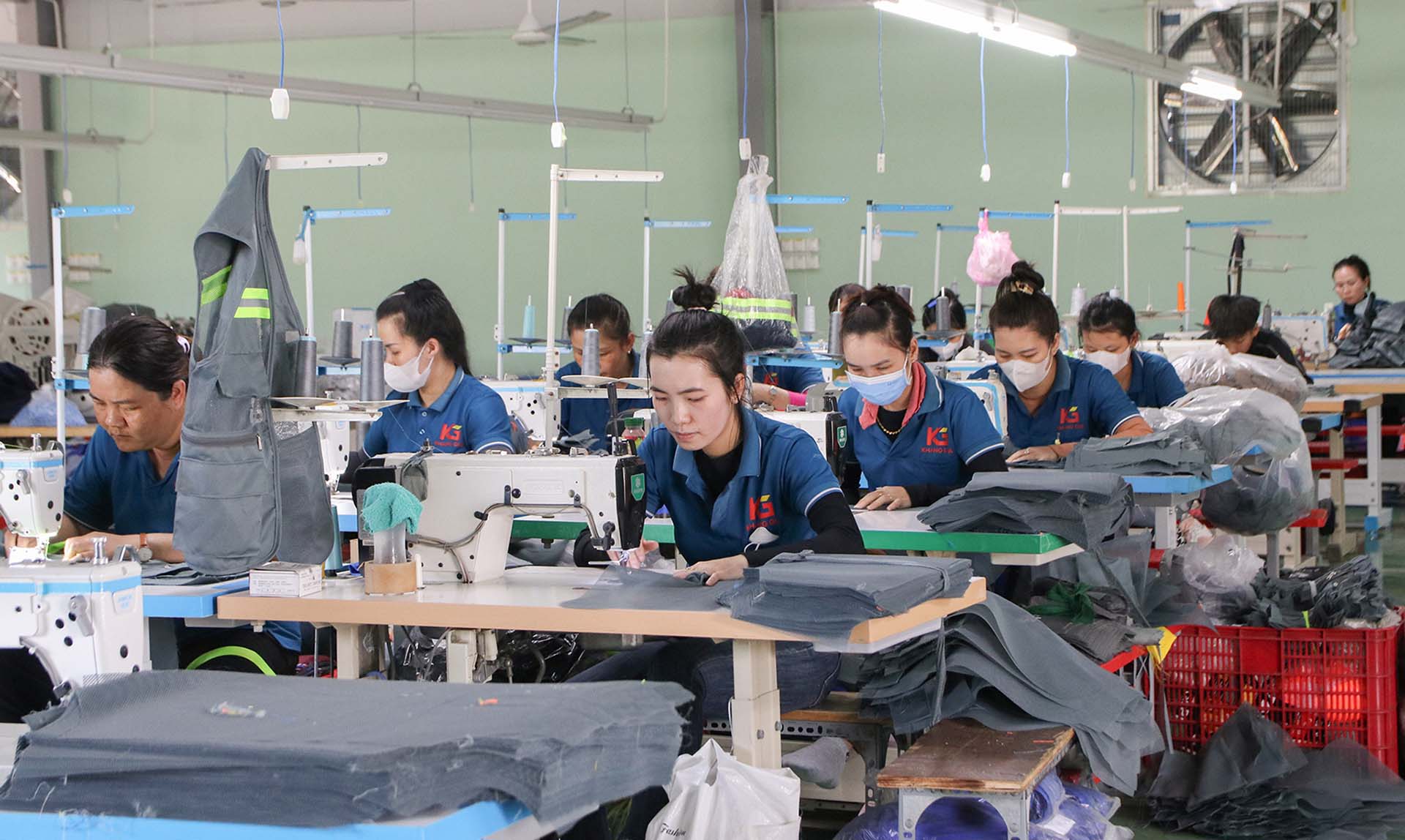 Đặt may đồ bảo hộ lao động xuất khẩu ở TPHCM