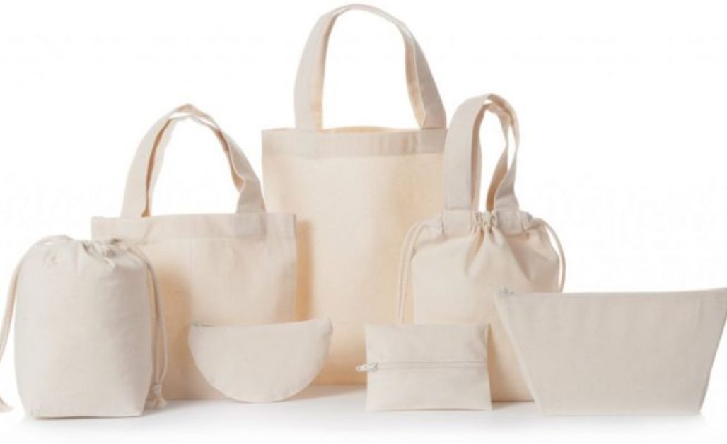 Túi tote nam vải canvas là loại túi xách lớn, có quai đeo song song, được làm chủ yếu từ chất liệu vải canvas