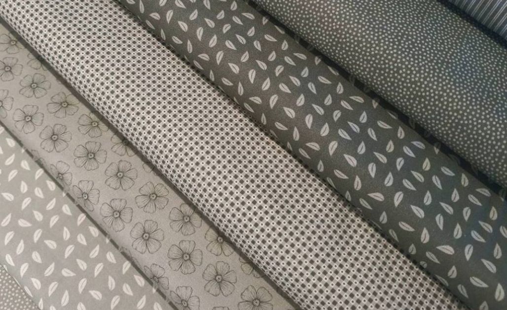 Vải Kate Ấn Độ được ứng dụng rộng rãi trong may mặc, đặc biệt là các sản phẩm cao cấp và đồng phục, chẳng hạn như sản xuất áo sơ mi đồng phục văn phòng, học sinh.