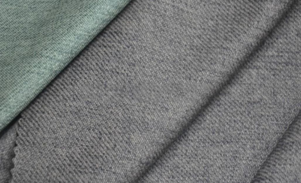 Vải Gabardine có khả năng chống nhăn tốt. Nếu bạn vò nhẹ, vải sẽ ít bị nhăn hoặc có thể phục hồi lại trạng thái ban đầu rất nhanh chóng.