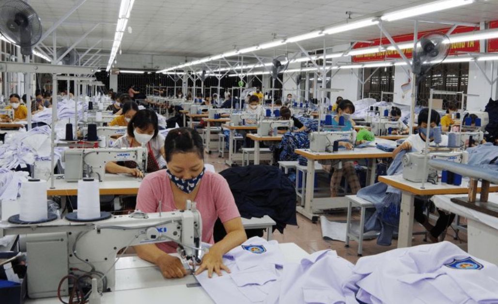 Xưởng may đồng phục Thành Đạt có 15 năm kinh nghiệm trong lĩnh vực may mặc, là đơn vị cung cấp các sản phẩm đồng phục bảo hộ lao động chất lượng cao tại Bình Thuận.