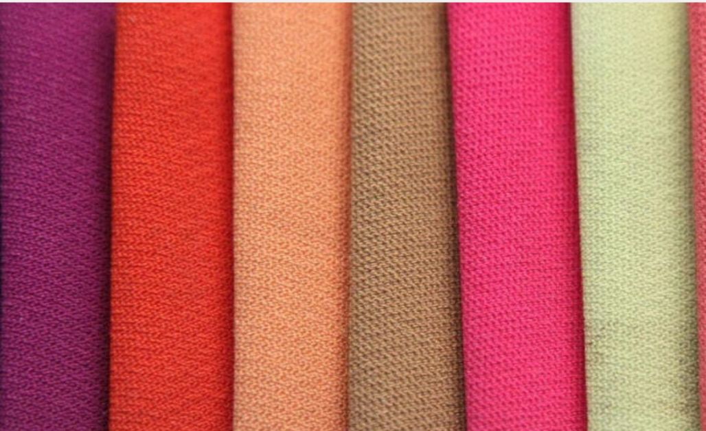 Vải Lycra mỏng, nhẹ Vải mỏng, nhẹ (dưới 150 GSM) thường phù hợp cho áo thun basic, đồ lót, váy mùa hè.