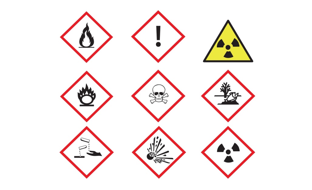 Nhãn hóa chất là hệ thống các biểu tượng, ký hiệu và thông tin cụ thể được gắn trên bao bì của các sản phẩm hóa chất