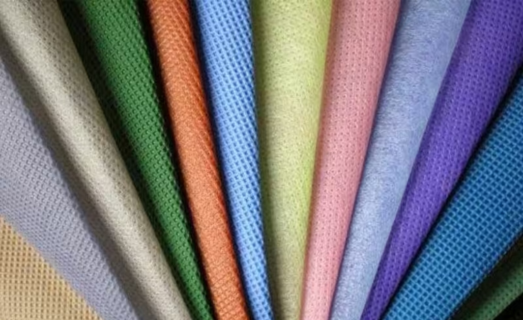 rong thời tiết nóng, hãy ưu tiên chọn chất liệu vải may quần short nam là cotton hoặc đũi để luôn cảm thấy thoải mái và dễ chịu.