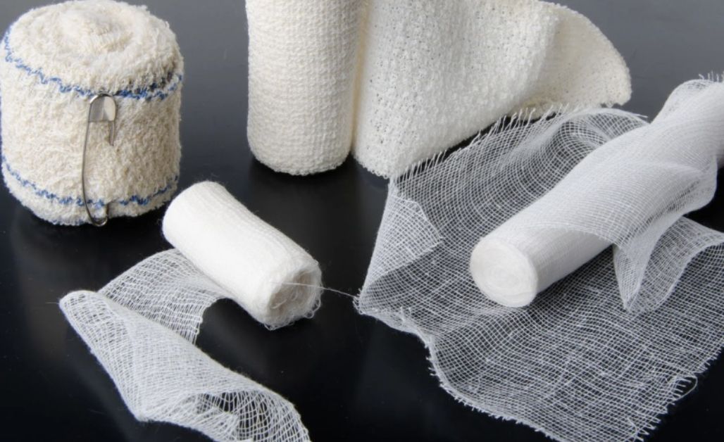 Vải cotton Khô có khả năng thấm hút mồ hôi, mang lại cảm giác khô thoáng và thoải mái cho người mặc, đặc biệt trong điều kiện thời tiết nóng ẩm.