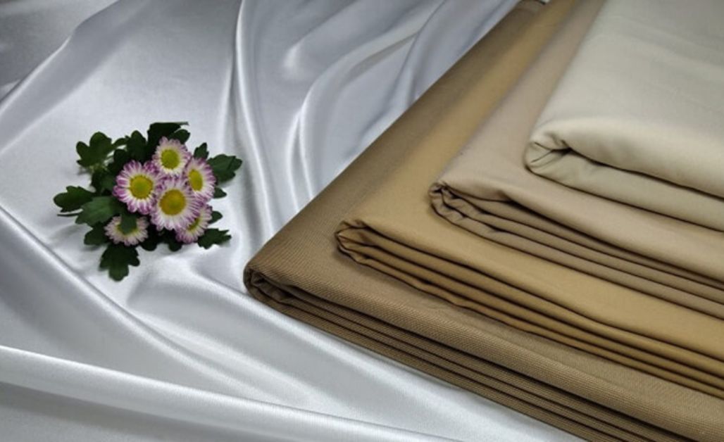 Cất giữ chăn ga, quần áo làm từ vải Tencel ở nơi khô ráo, thoáng mát, tránh những nơi ẩm mốc để ngăn chặn sự phát triển của nấm mốc và vi khuẩn gây hư hại cho vải.