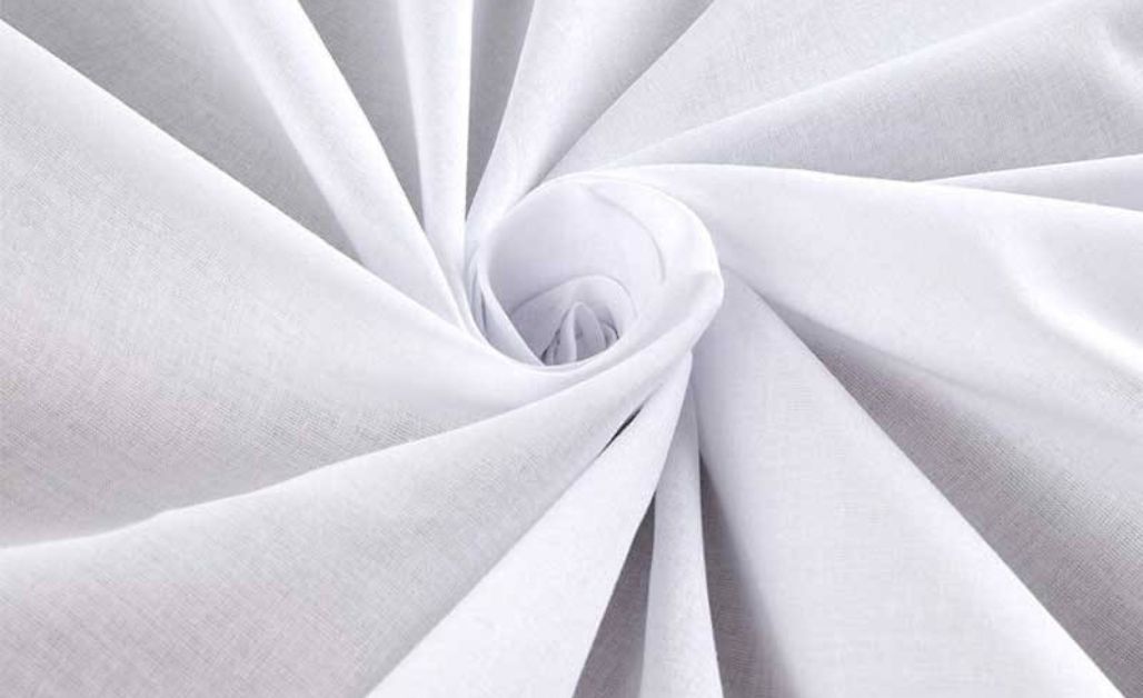 Vải kate lanh là một dạng vải tổng hợp được pha trộn giữa sợi cotton tự nhiên và sợi polyester nhân tạo theo một tỉ lệ nhất định.