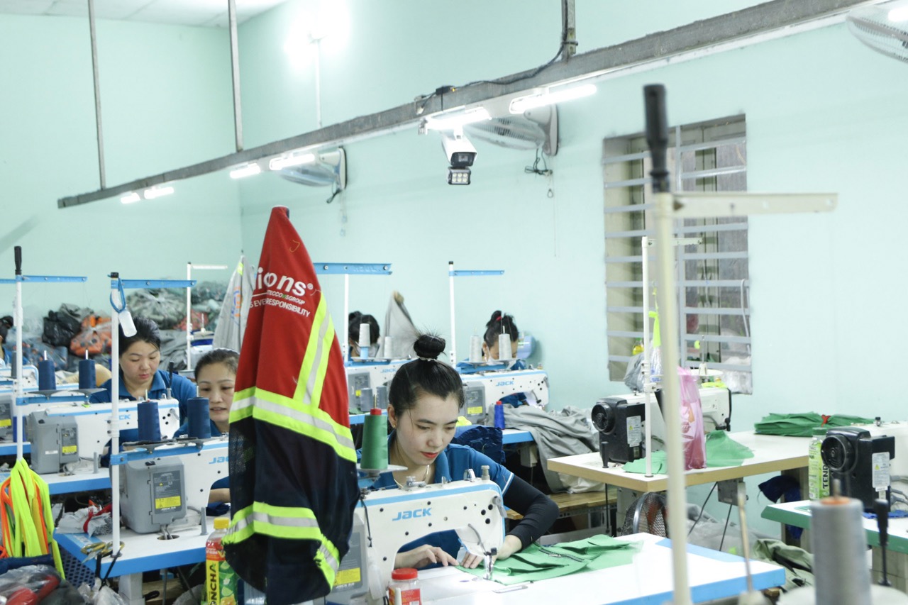 Công ty GAK luôn cam kết mang đến cho khách hàng những sản phẩm bảo hộ chất lượng, an toàn và giá cả hợp lý, đồng hành cùng sự phát triển bền vững của doanh nghiệp.
