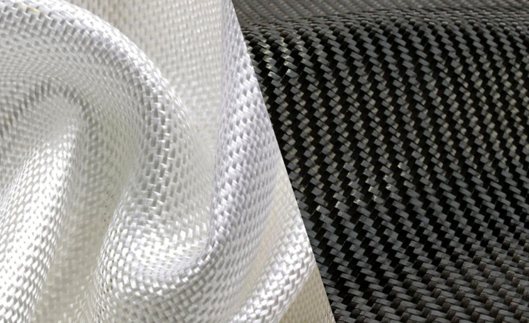 Vải sợi carbon (Carbon fiber fabric) là một loại vật liệu  được dệt từ các sợi carbon có đường kính rất nhỏ (5–10 micromet), được tạo thành từ các chuỗi nguyên tử carbon liên kết theo cấu trúc tinh thể song song.
