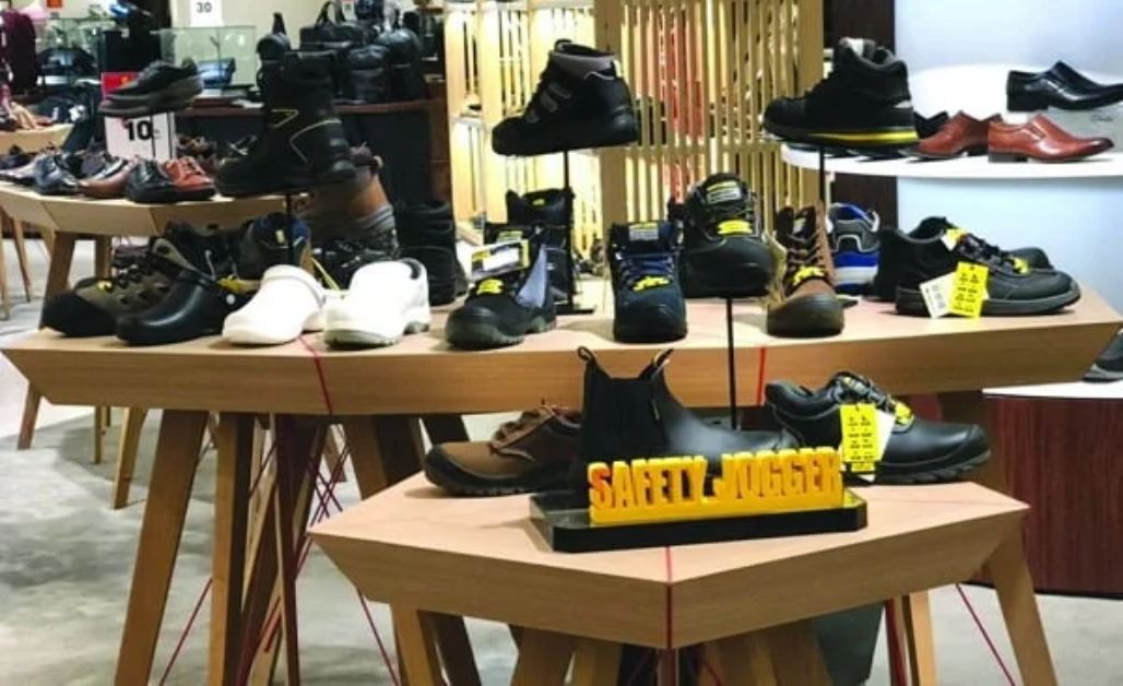 Cửa Hàng Bảo Hộ Lao Động Phát Tài tọa lạc tại 38 Nguyễn Văn Nghi, Phường 5, Gò Vấp, là địa chỉ uy tín cung cấp các sản phẩm giày bảo hộ chất lượng cao