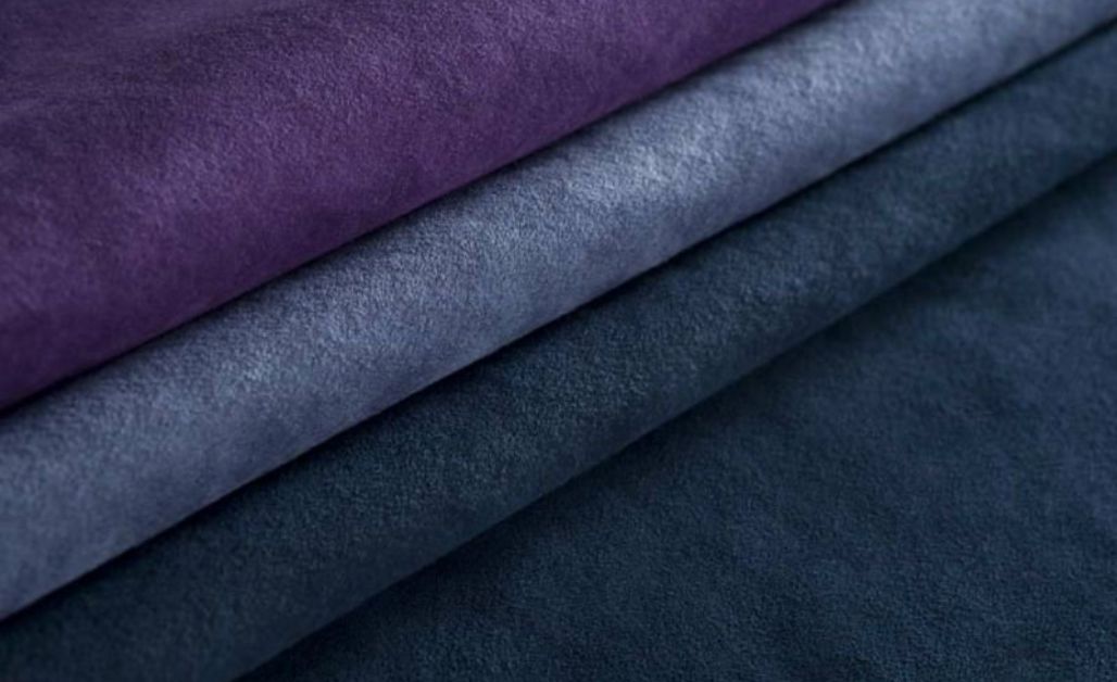 Da lộn (hay còn gọi là suede) là một loại vật liệu cao cấp được làm từ mặt trong của da động vật, thay vì lớp da bên ngoài.