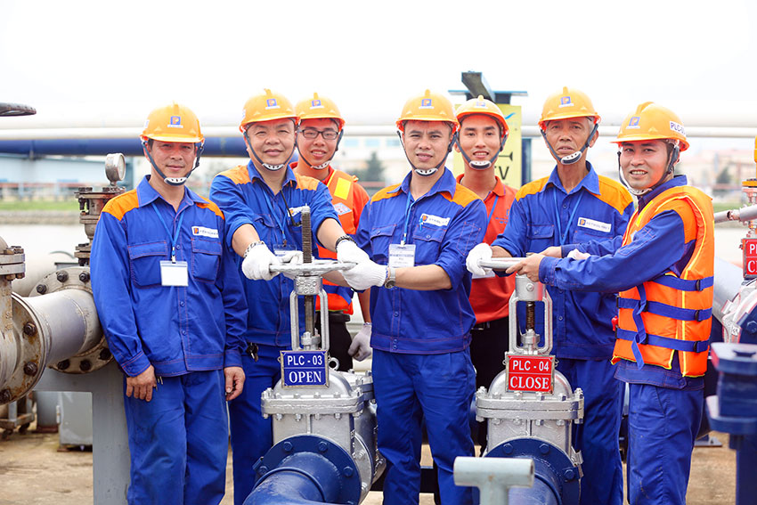 Hình ảnh các mẫu đồng phục dầu khí thịnh hành