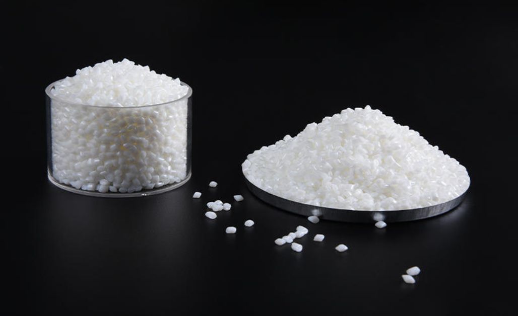 Sợi PBT là một loại sợi tổng hợp có nguồn gốc từ hợp chất dầu mỏ, cụ thể là polymer polybutylene terephthalate. Đôi khi, sợi PBT được pha thêm một lượng nhỏ Spandex hoặc PET