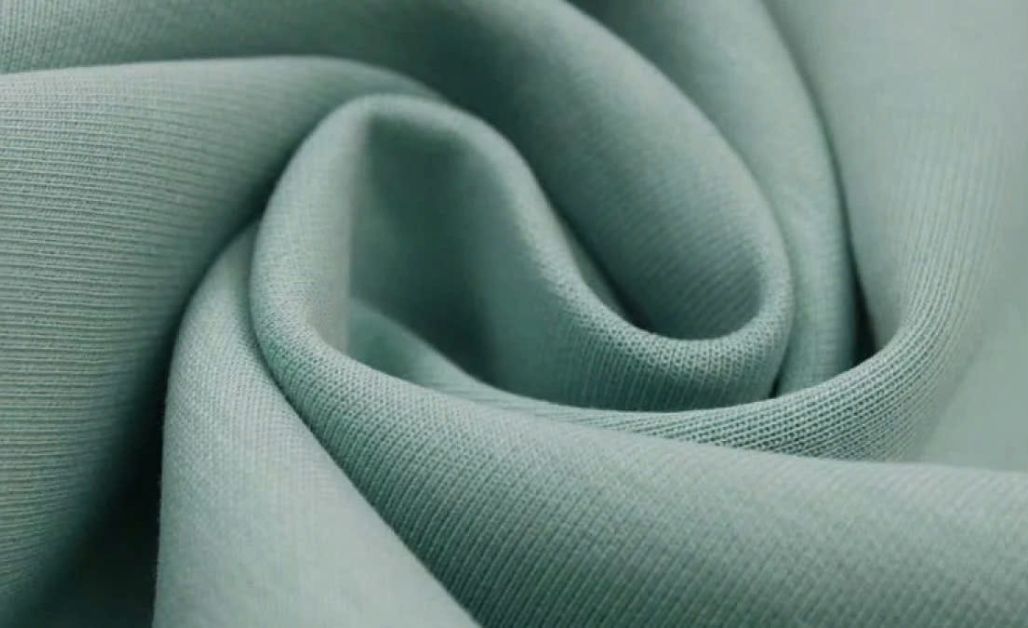 Cotton satin có bản chất giống cotton truyền thống nhưng được dệt theo kiểu satin đặc trưng. 